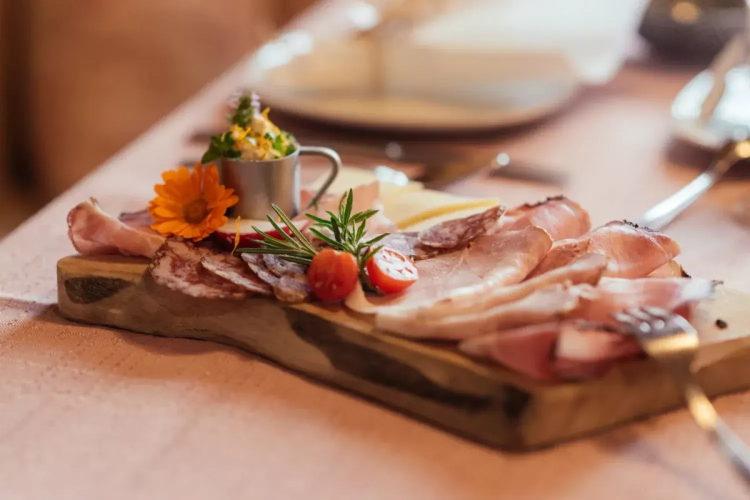 Marende-Brettl mit Speck, Salami und Schinken